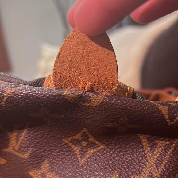 Authentic 💎 Louis Vuitton Travel Keepall 35 - Picture 4 of 17